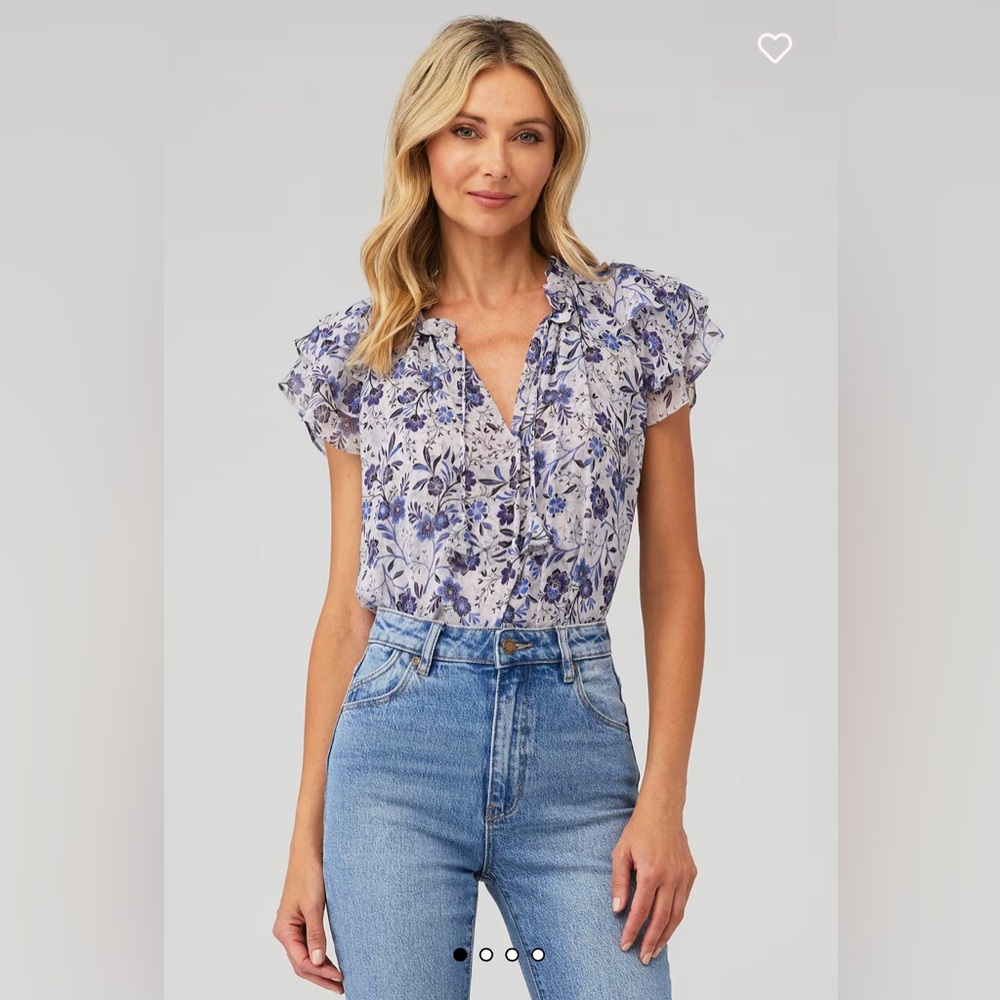 Misa Los Angeles Small Floral Maria Top. 💙⚡️